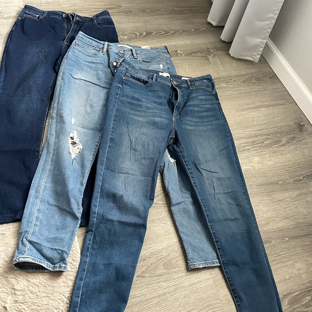 Women's High Rise Jeans in Dark and Light Blue